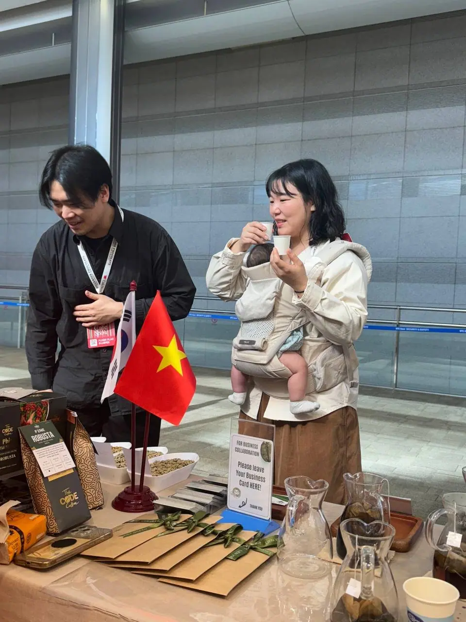 Visitors tasting Americano steeped coffee at the Lien Viet Green booth, Cafe Show Seoul