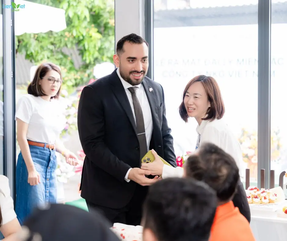 Coffee Diplomacy: Ambassadors Meet at Lien Viet Green