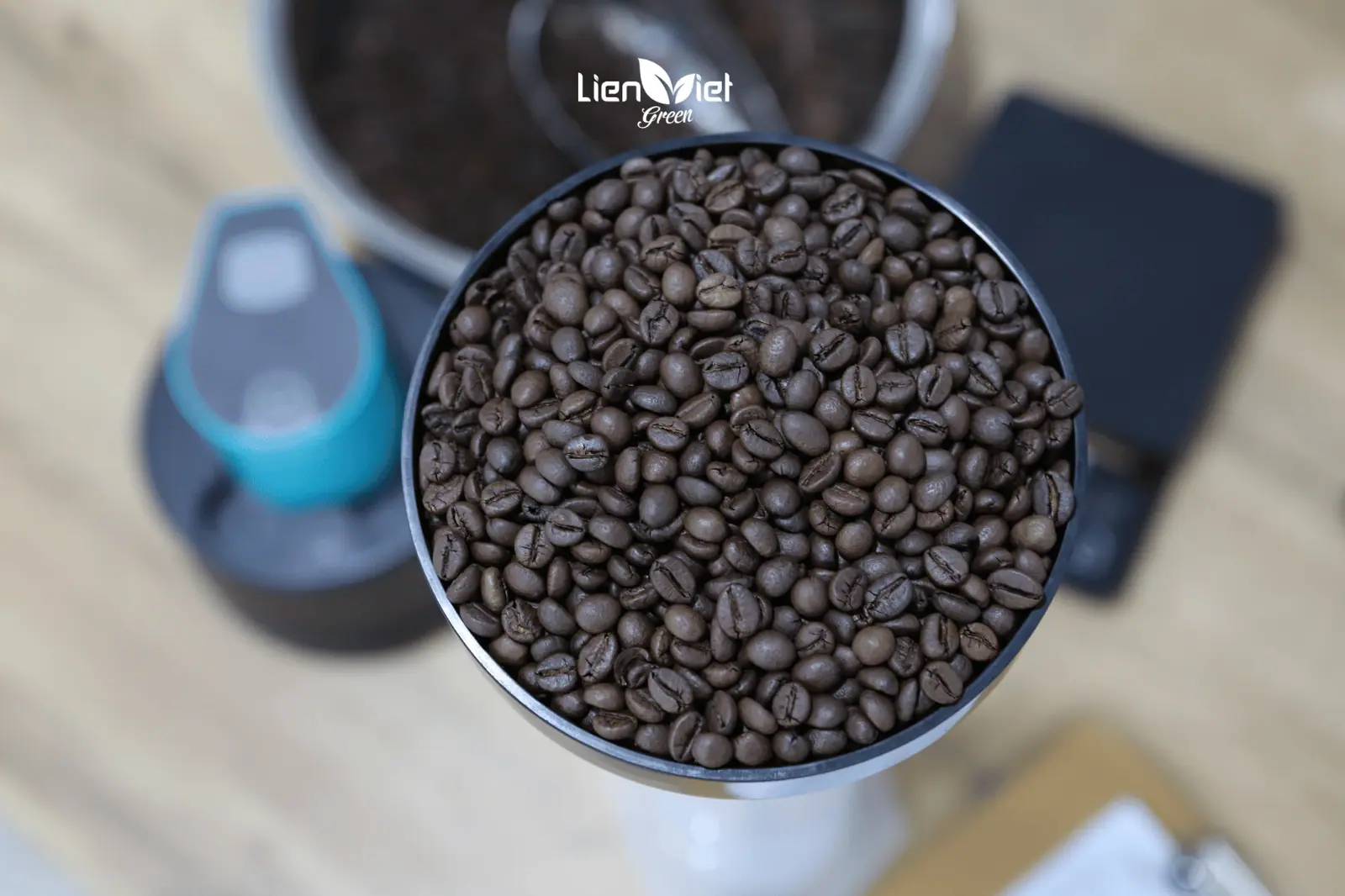 Whole Bean vs Pre-Ground Coffee: A Strategic Decision Guide for F&B Businesses