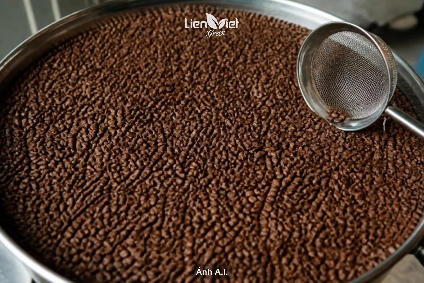 Roasted coffee beans of uniform size showing an even roast colour on a cooling tray (AI illustration)