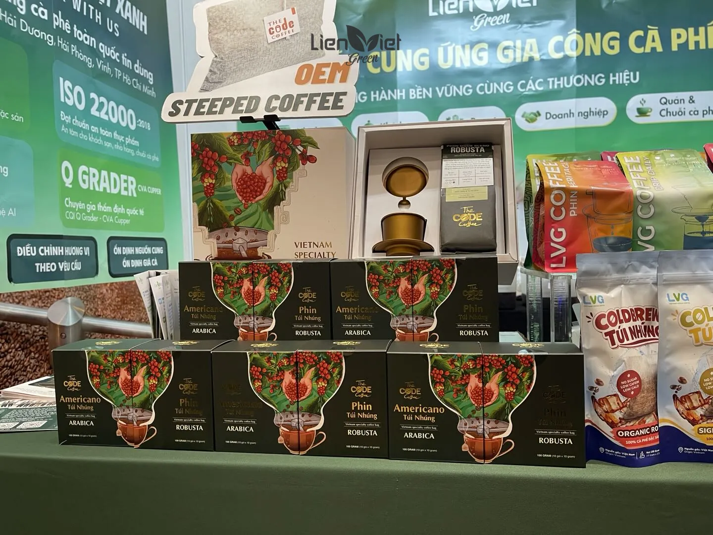 OEM coffee products (steeped coffee bags, phin gift boxes) with ISO 22000 and Q Grader panels at the Lien Viet Green booth, Da Nang trade fair