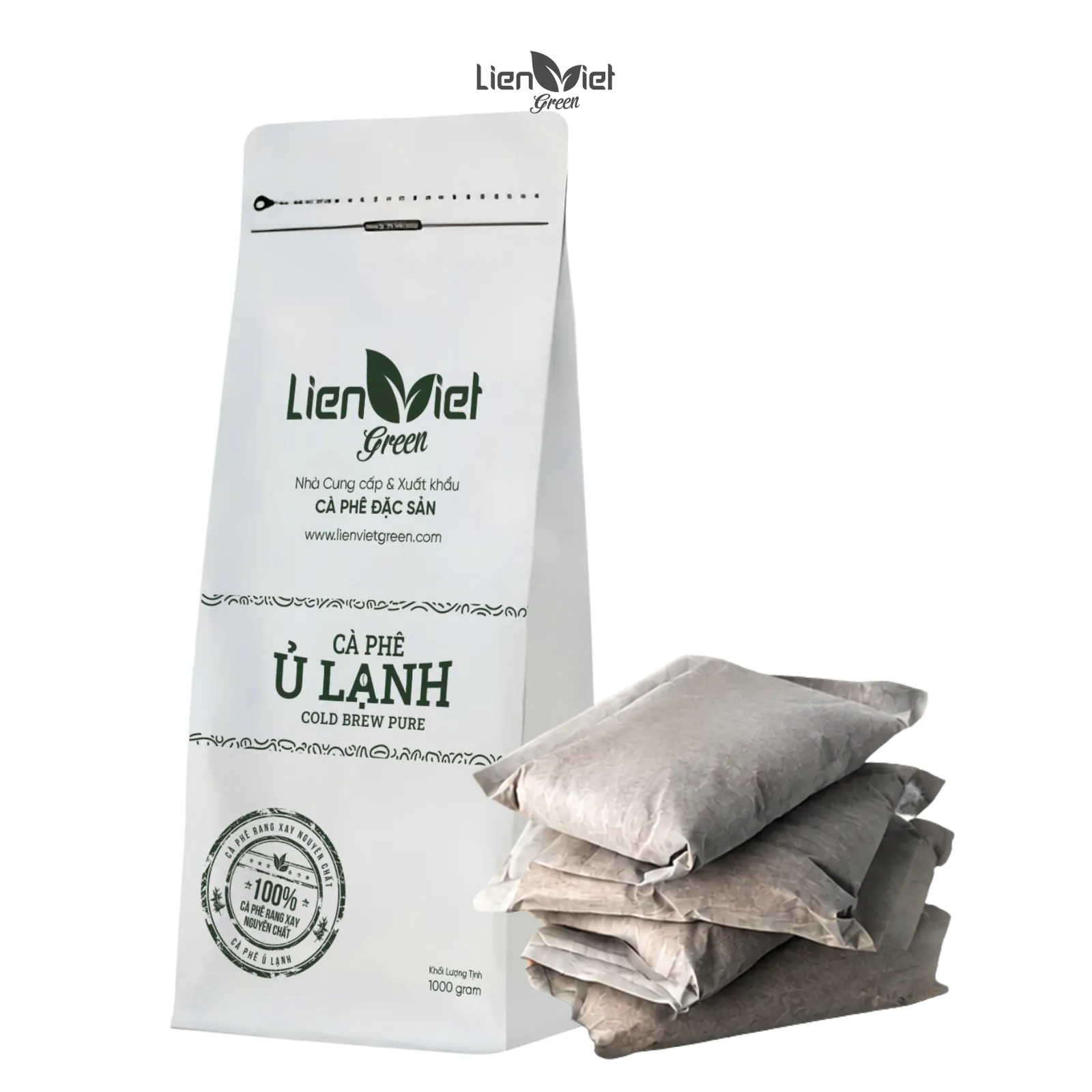Túi cà phê ủ lạnh Liên Việt Green 1 kg cạnh các gói lọc