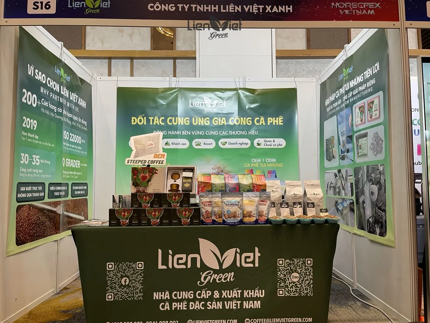 Gian hàng Liên Việt Green với khẩu hiệu "Đối tác cung ứng gia công cà phê" tại Hội chợ Đà Nẵng