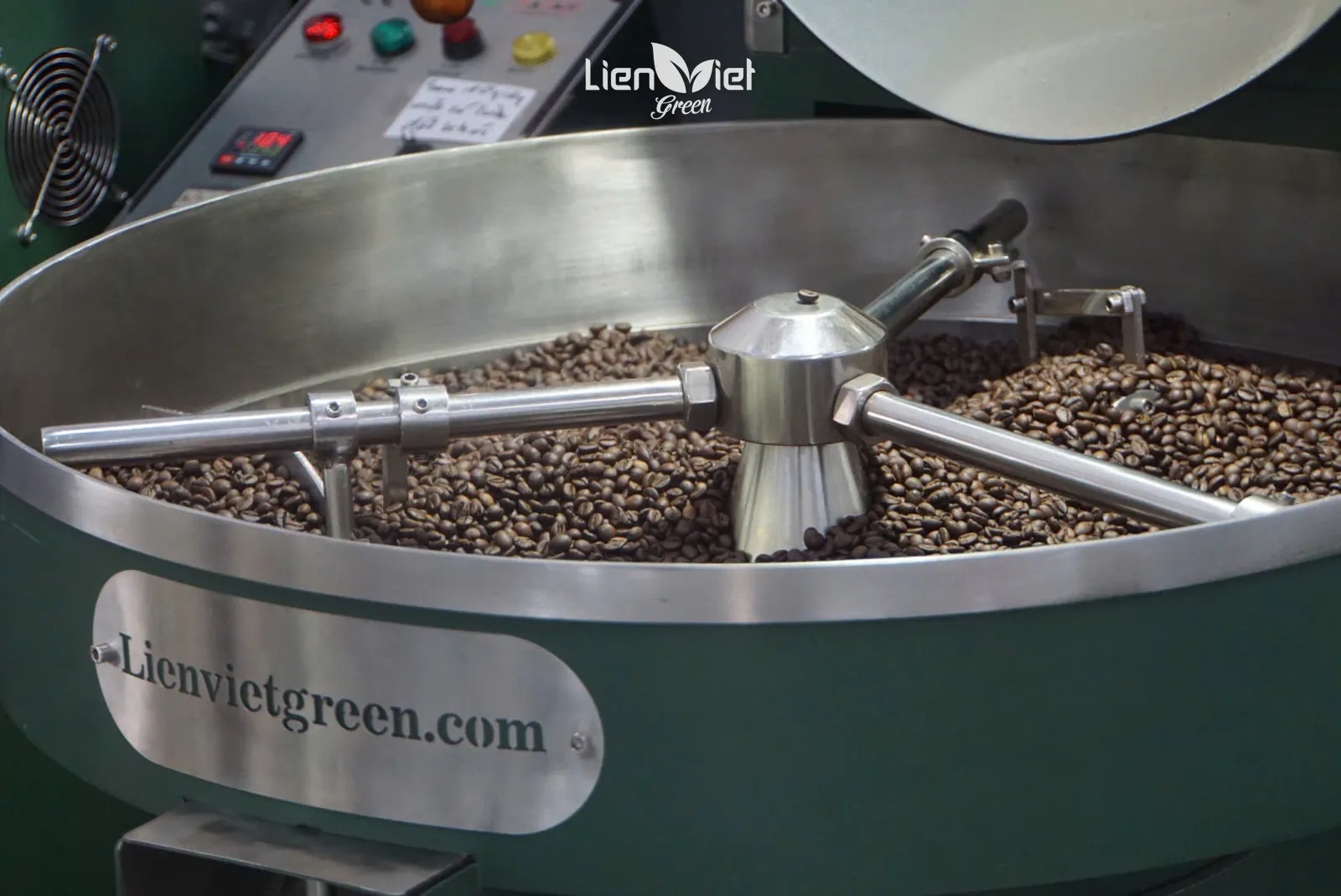 Cooling tray of the roaster at the Lien Viet Green roastery